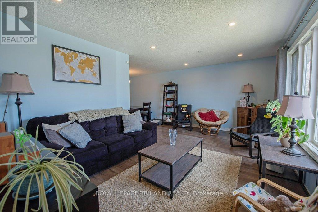 7 Golding Place, St. Thomas, Ontario  N5R 6B6 - Photo 5 - X12098365