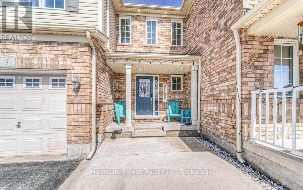 Property at 7 ABBOTT CRESCENT image 3