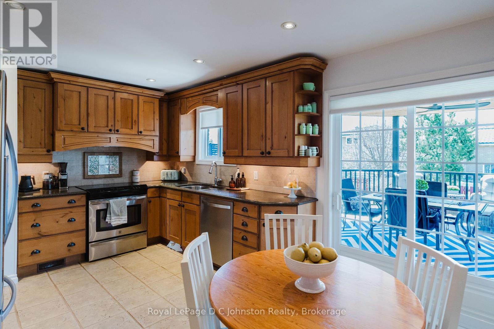 672 Christopher Drive, Saugeen Shores, Ontario  N0H 2C3 - Photo 10 - X12098345