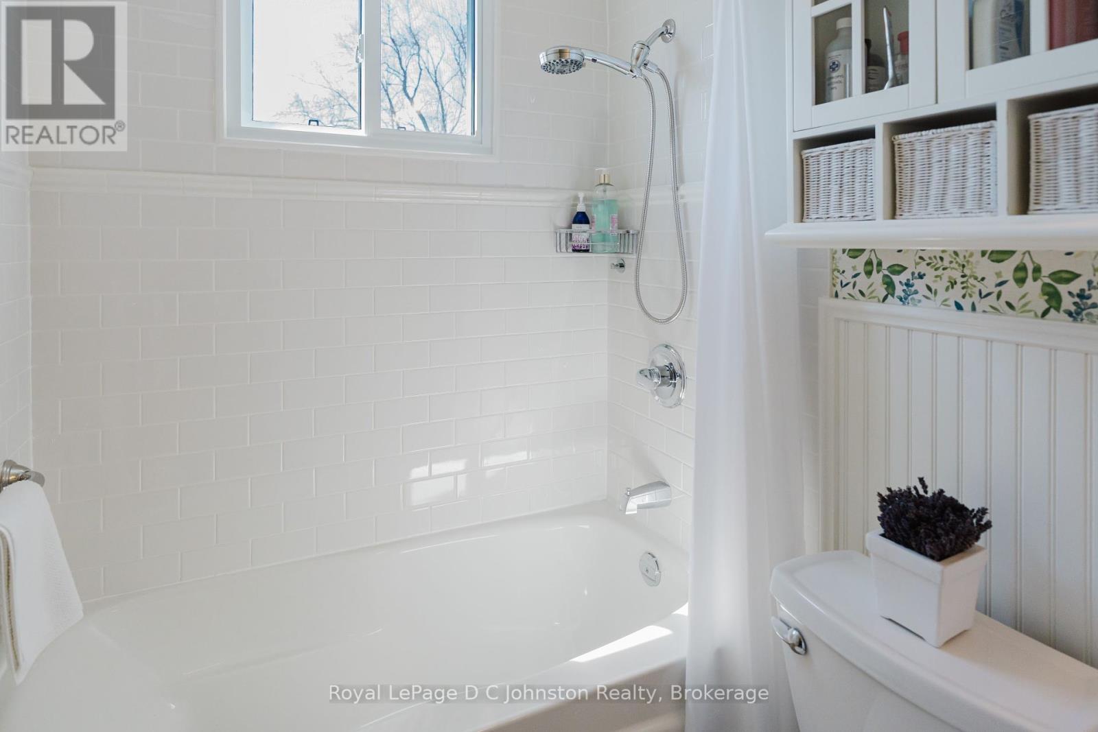 672 Christopher Drive, Saugeen Shores, Ontario  N0H 2C3 - Photo 18 - X12098345