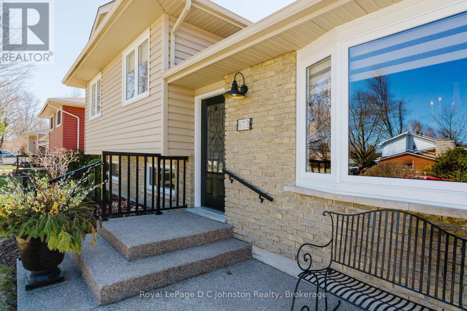 672 Christopher Drive, Saugeen Shores, Ontario  N0H 2C3 - Photo 4 - X12098345