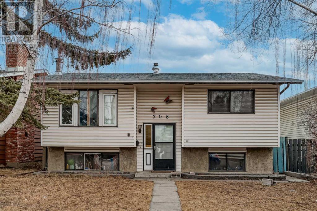 Property at 208 Temple Close NE image 1