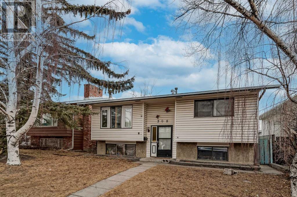 Property at 208 Temple Close NE image 5