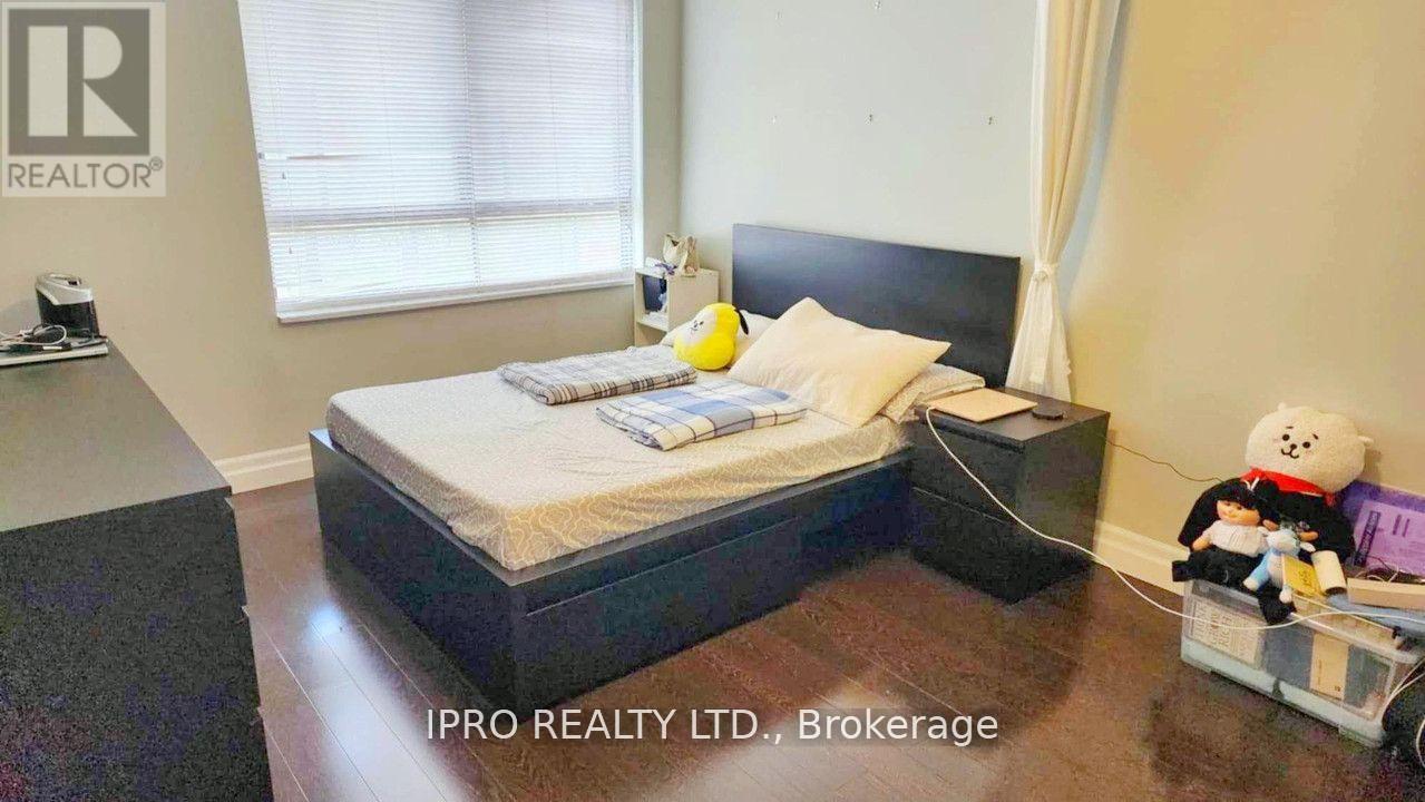 520 - 1000 Cedarglen Gate, Mississauga, Ontario  L5C 3Z5 - Photo 6 - W12098210