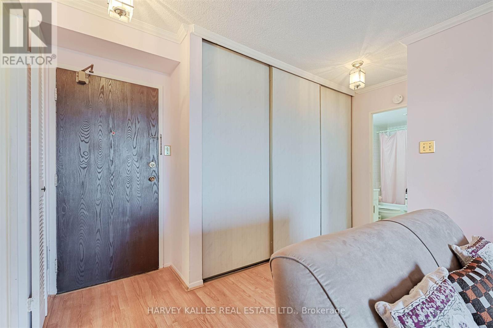 Property at 916 - 2929 AQUITAINE AVENUE image 3