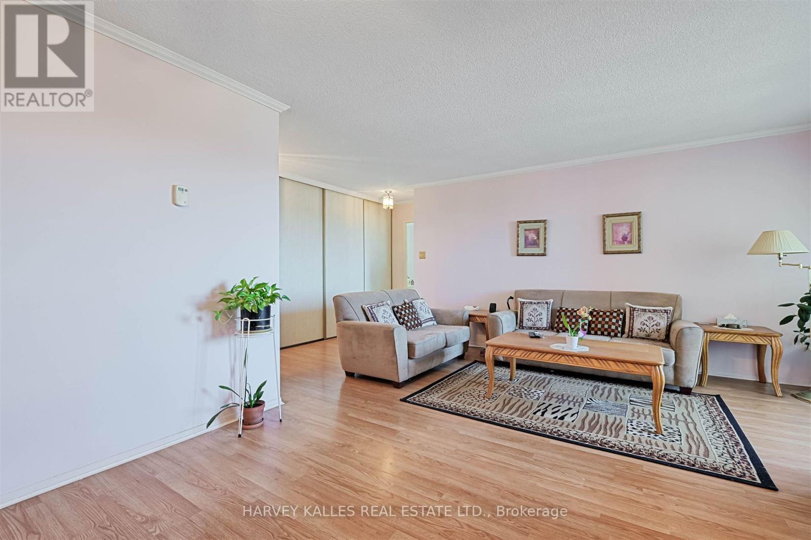 Property at 916 - 2929 AQUITAINE AVENUE image 4