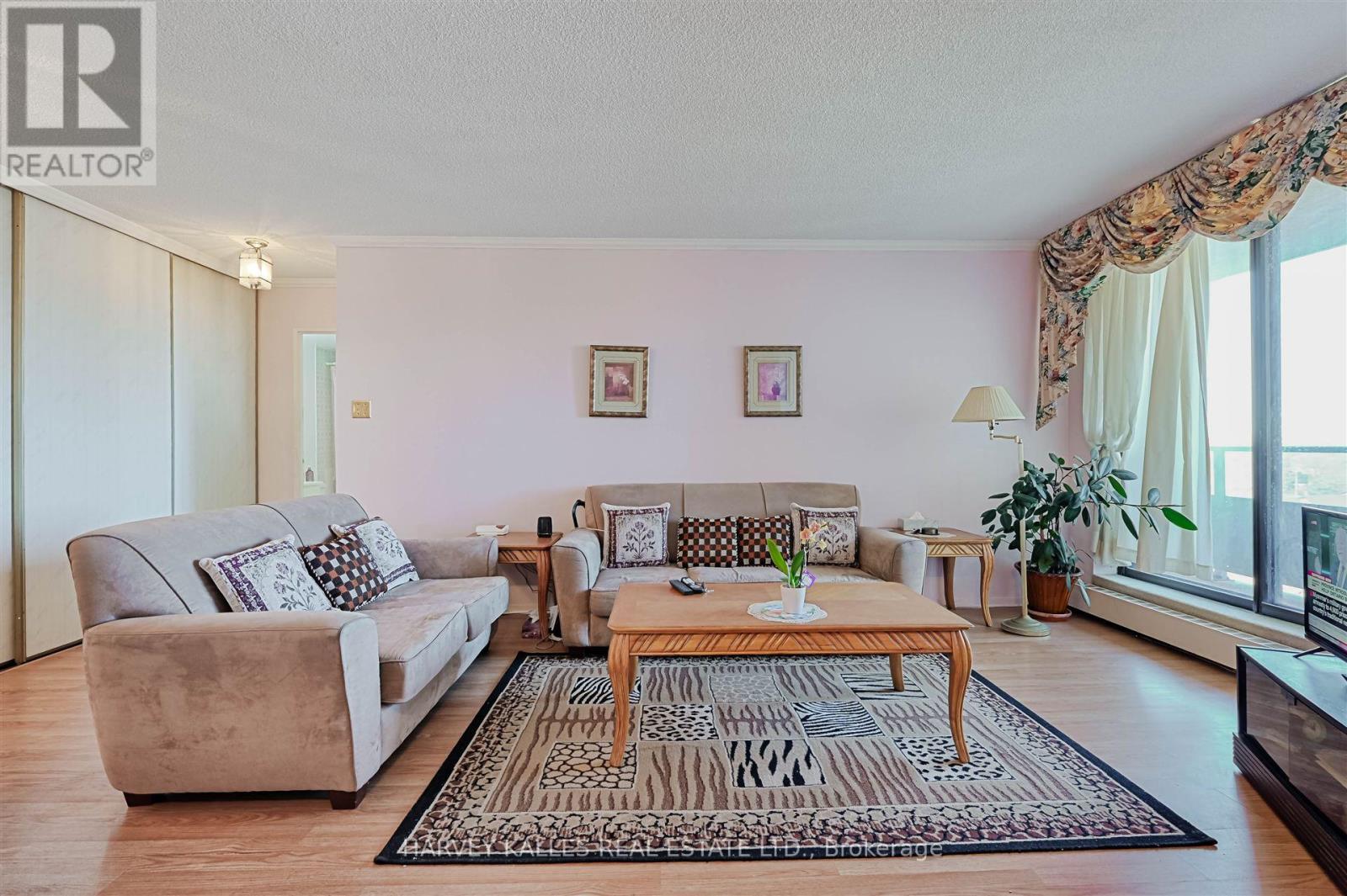 Property at 916 - 2929 AQUITAINE AVENUE image 5
