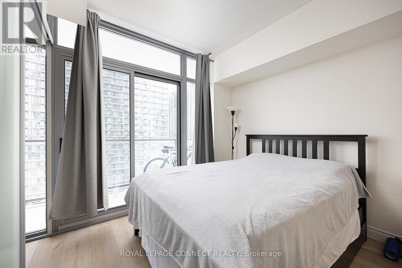 1215 - 105 The Queensway, Toronto, Ontario  M6S 5B5 - Photo 15 - W12098297
