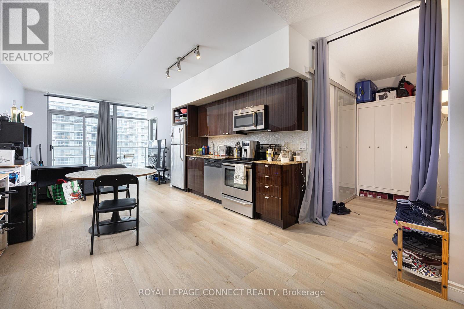 1215 - 105 The Queensway, Toronto, Ontario  M6S 5B5 - Photo 2 - W12098297