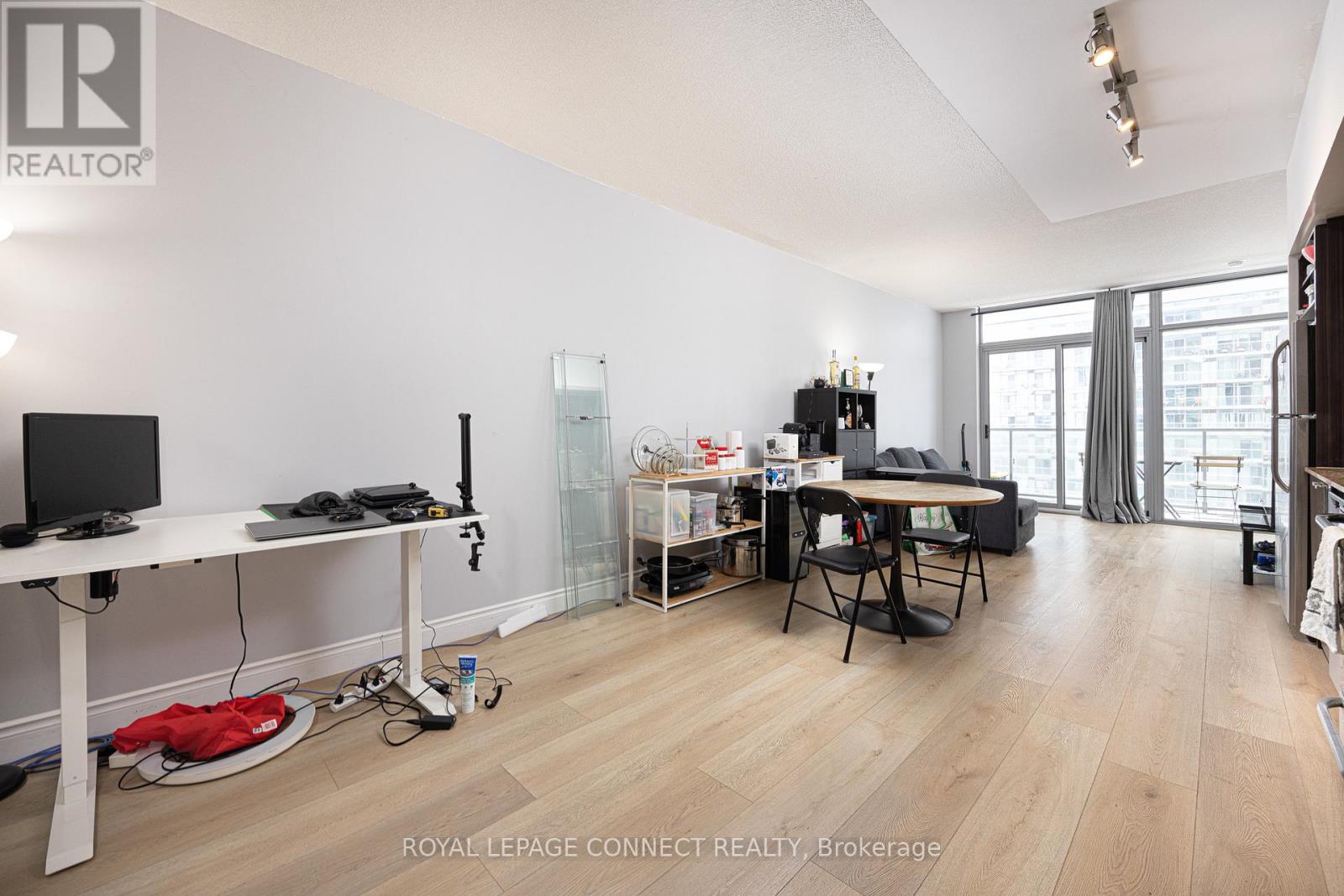 1215 - 105 The Queensway, Toronto, Ontario  M6S 5B5 - Photo 6 - W12098297