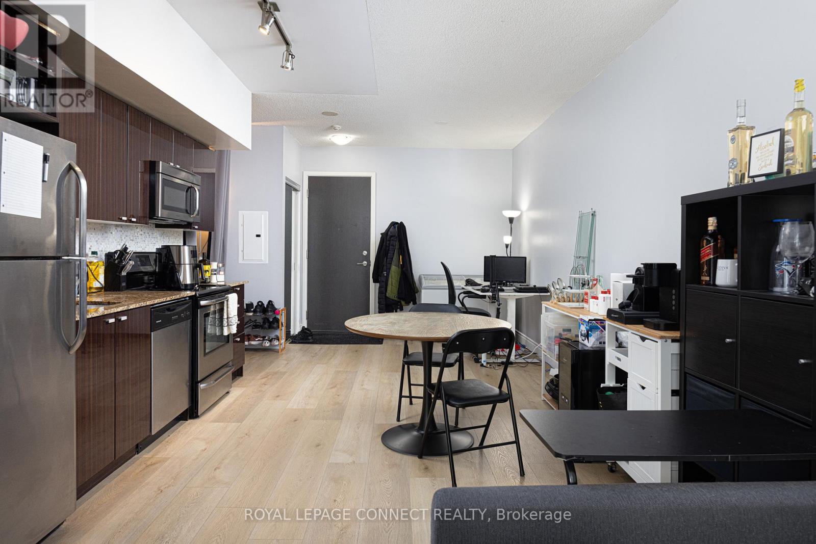 1215 - 105 The Queensway, Toronto, Ontario  M6S 5B5 - Photo 7 - W12098297