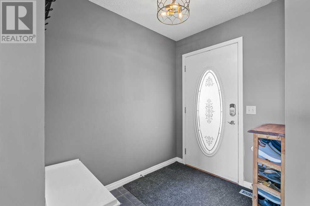 Property at 64 Everglen Rise SW image 3