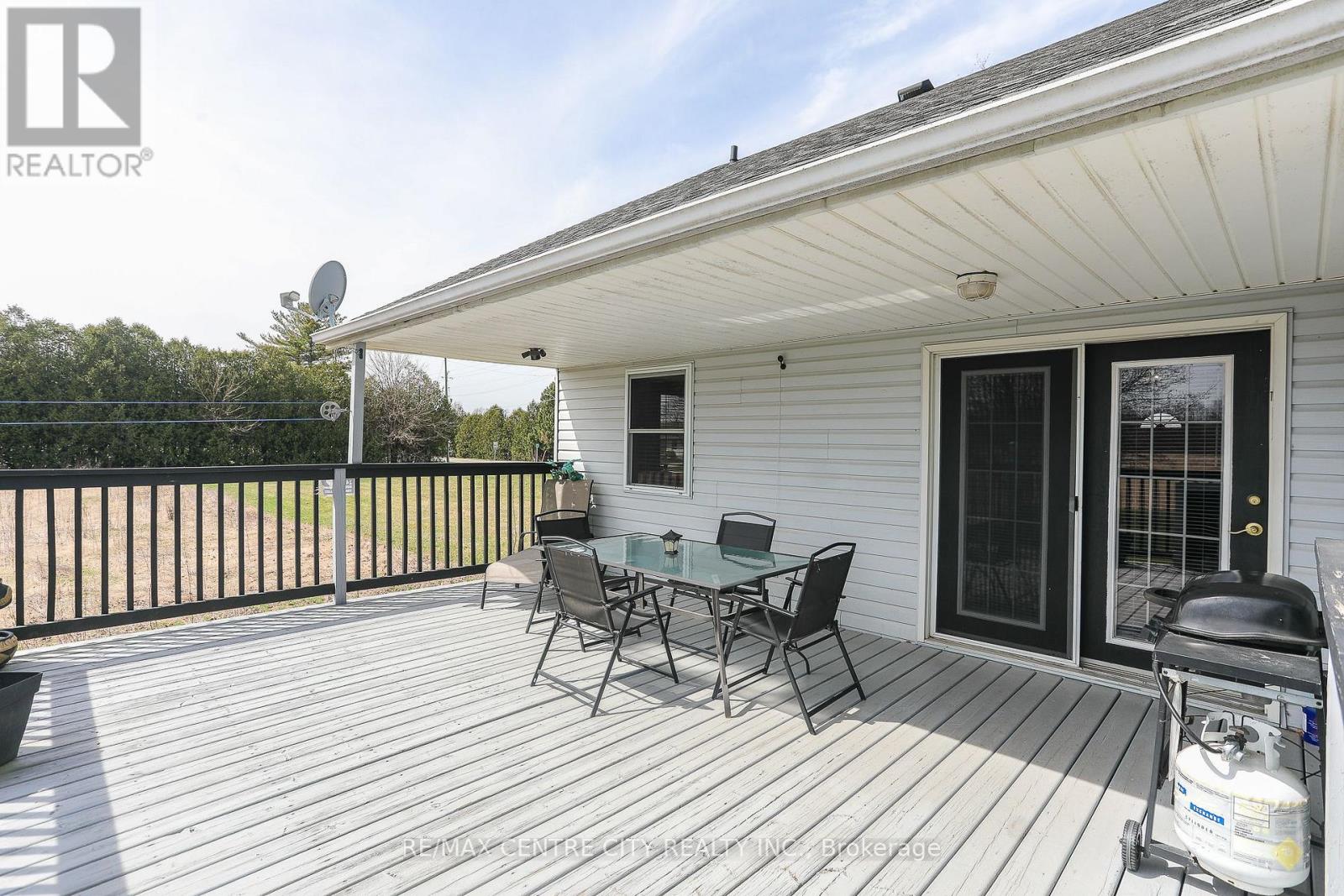 212 Queen Street, West Elgin (Rodney), Ontario  N0L 2C0 - Photo 13 - X12098384