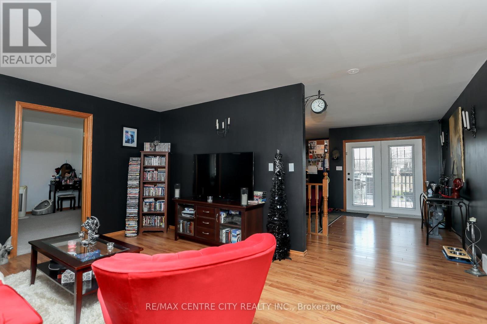 212 Queen Street, West Elgin (Rodney), Ontario  N0L 2C0 - Photo 14 - X12098384