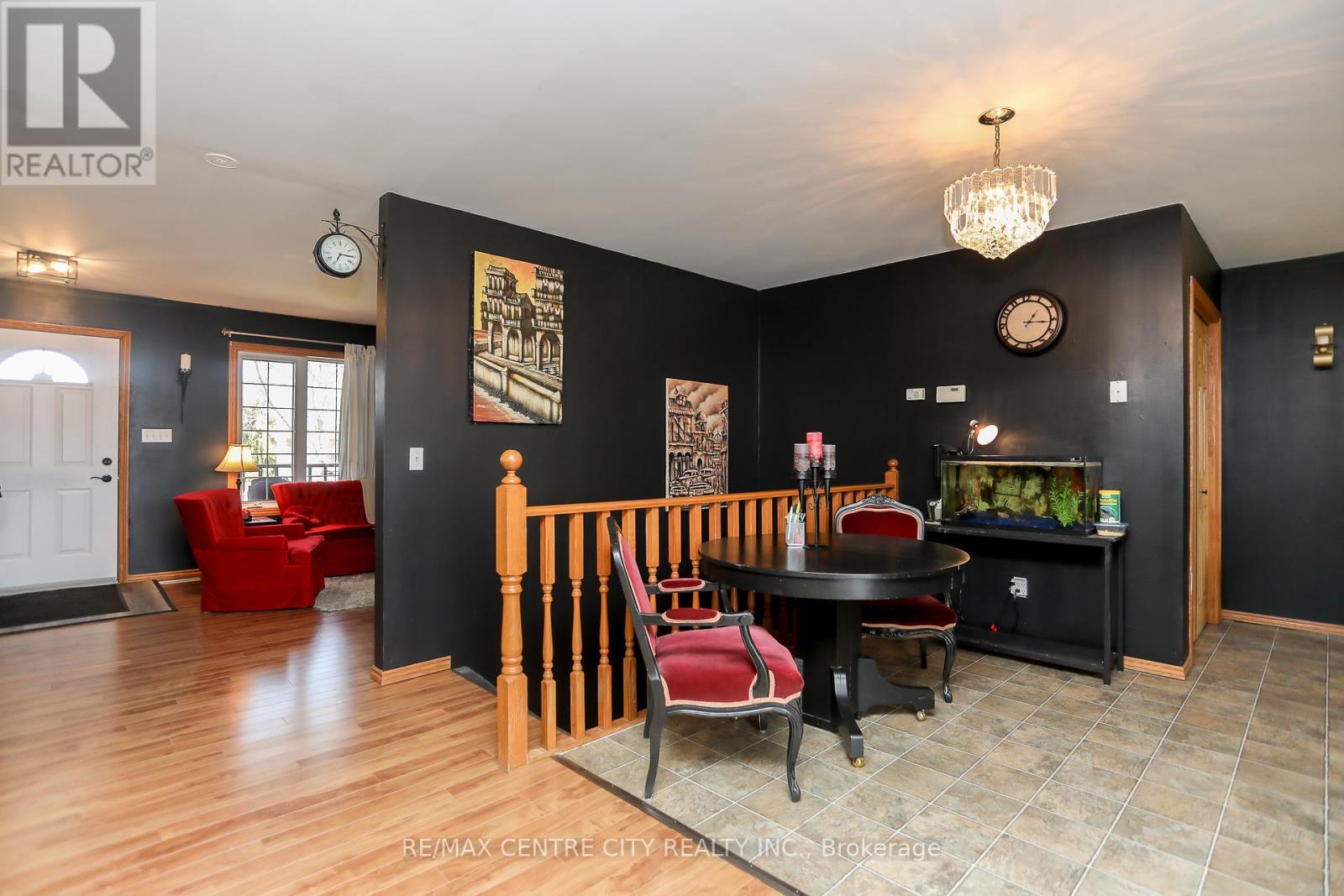 212 Queen Street, West Elgin (Rodney), Ontario  N0L 2C0 - Photo 15 - X12098384
