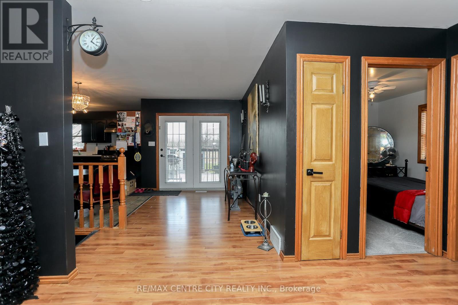 212 Queen Street, West Elgin (Rodney), Ontario  N0L 2C0 - Photo 16 - X12098384
