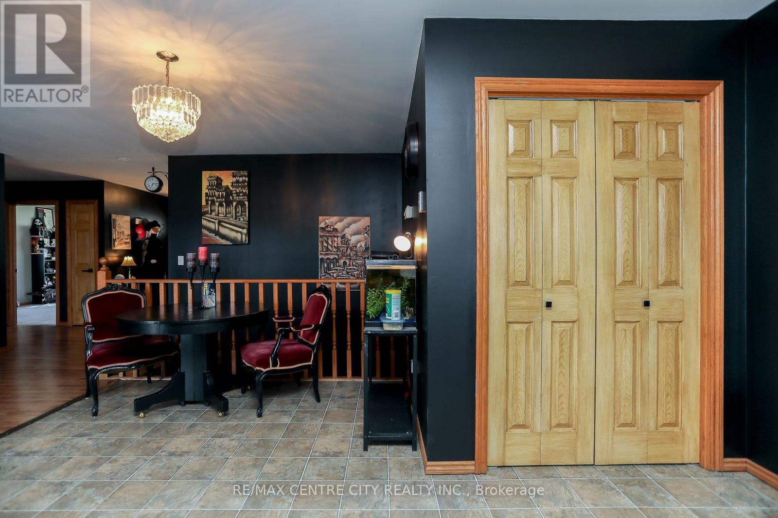 212 Queen Street, West Elgin (Rodney), Ontario  N0L 2C0 - Photo 21 - X12098384