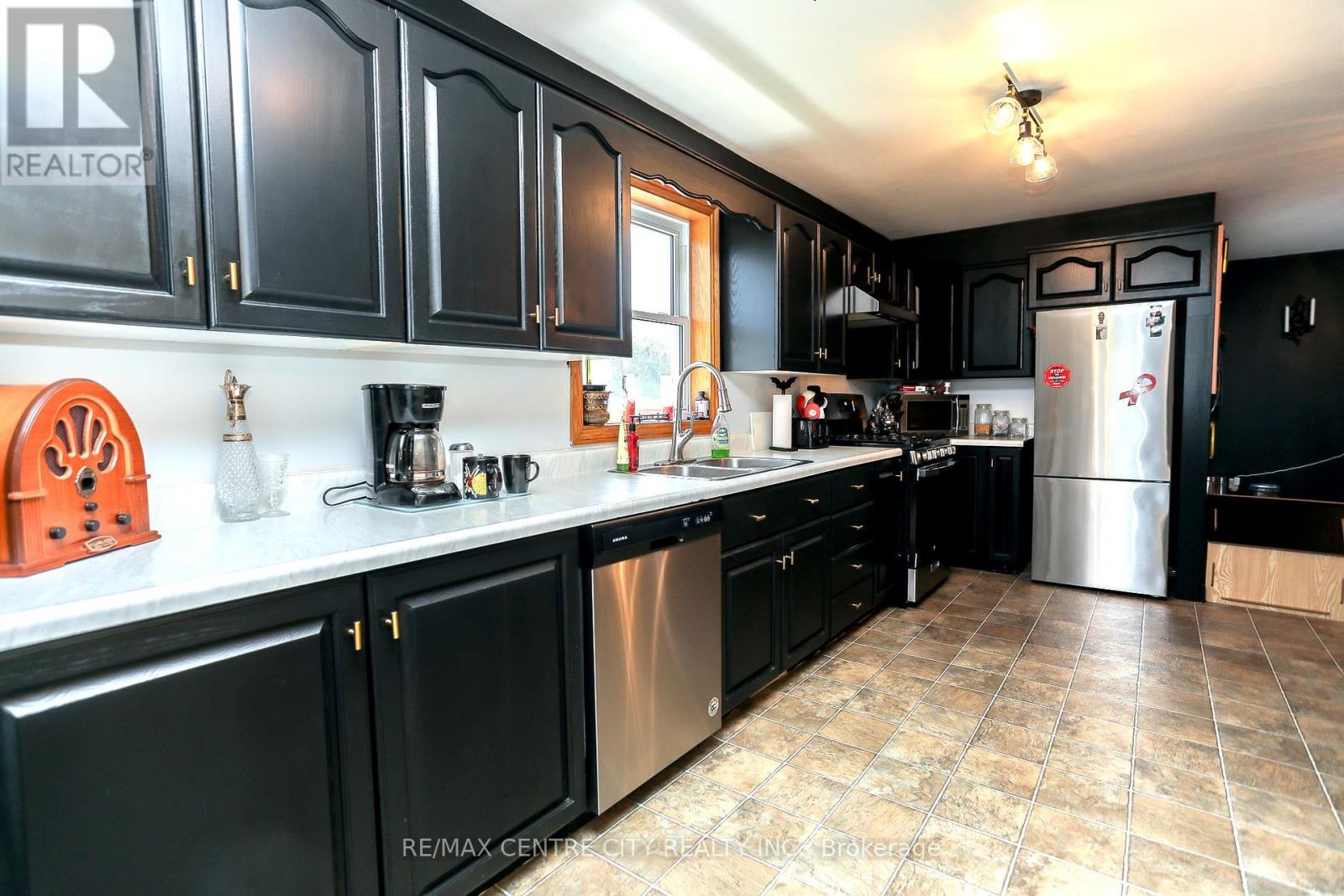 212 Queen Street, West Elgin (Rodney), Ontario  N0L 2C0 - Photo 22 - X12098384