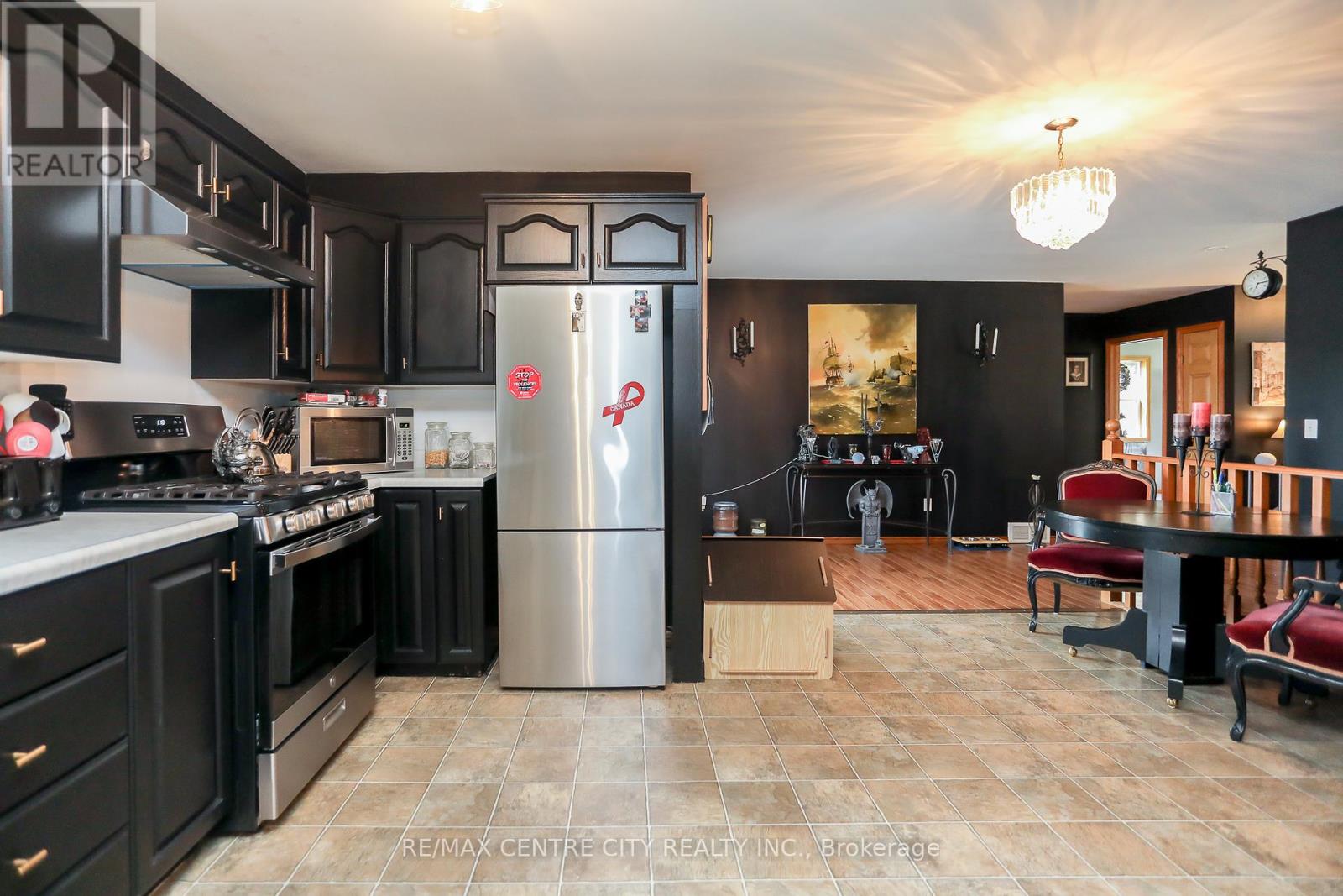 212 Queen Street, West Elgin (Rodney), Ontario  N0L 2C0 - Photo 23 - X12098384