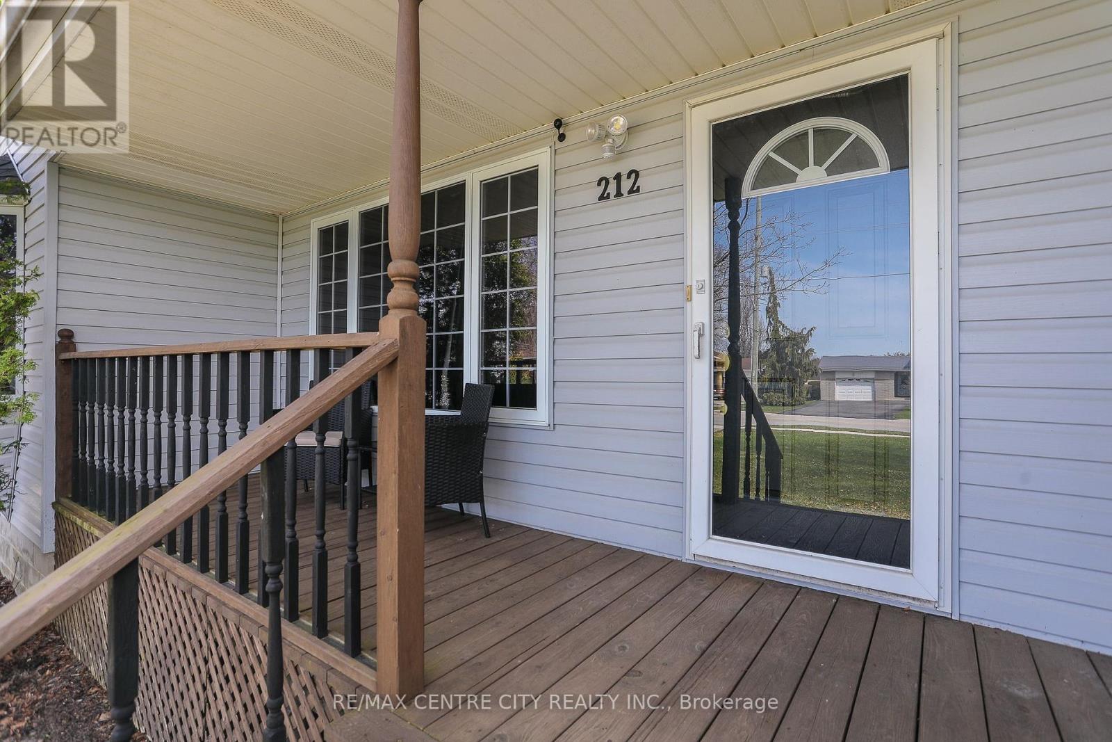 212 Queen Street, West Elgin (Rodney), Ontario  N0L 2C0 - Photo 3 - X12098384