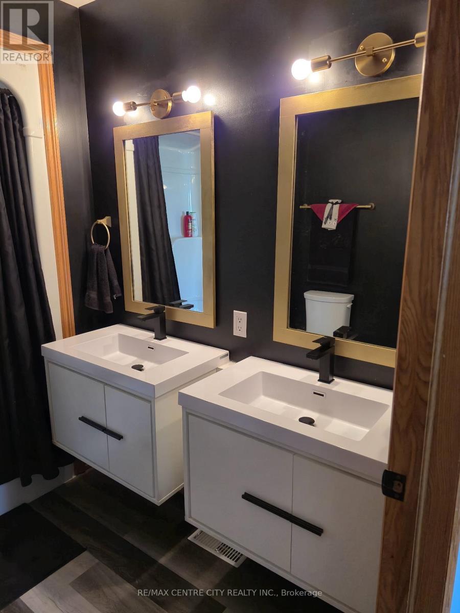212 Queen Street, West Elgin (Rodney), Ontario  N0L 2C0 - Photo 31 - X12098384