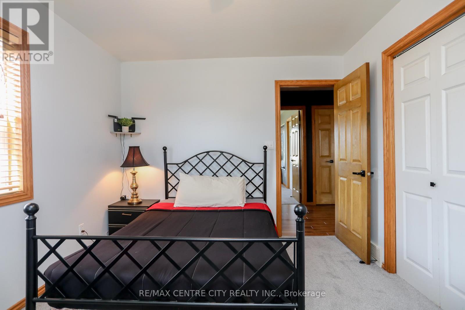 212 Queen Street, West Elgin (Rodney), Ontario  N0L 2C0 - Photo 32 - X12098384