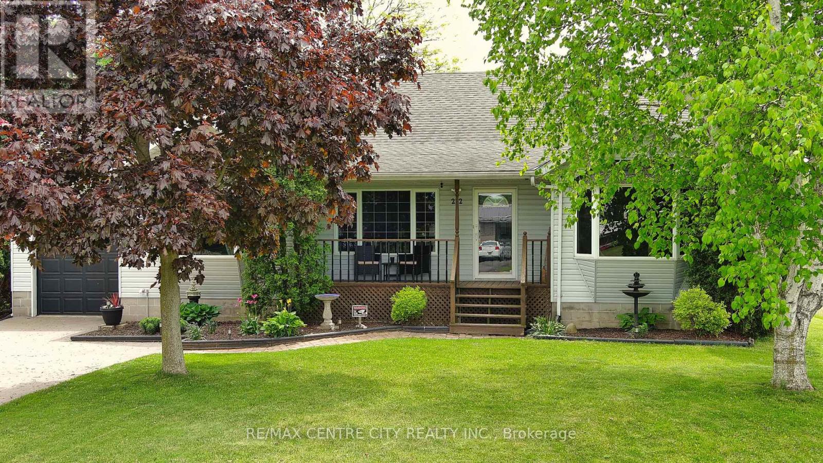 212 Queen Street, West Elgin (Rodney), Ontario  N0L 2C0 - Photo 4 - X12098384