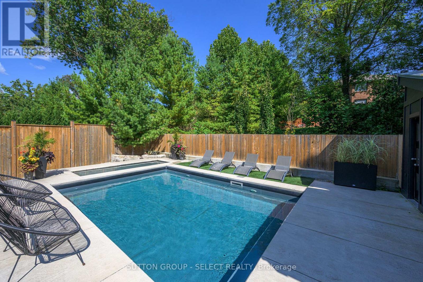Property at 2 - 567 ROSECLIFFE TERRACE image 4