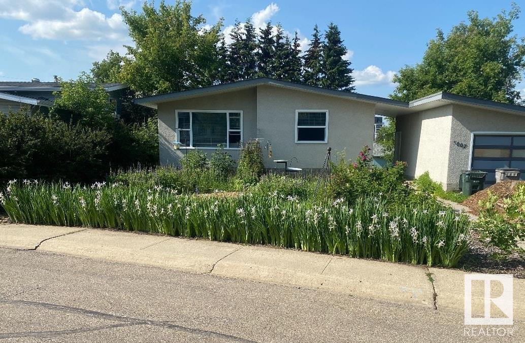 Property at 5007 55 AV image 1