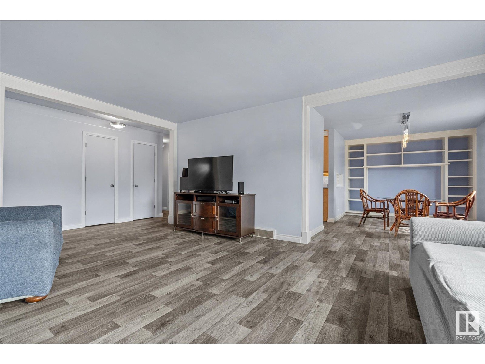 Property at 5007 55 AV image 5