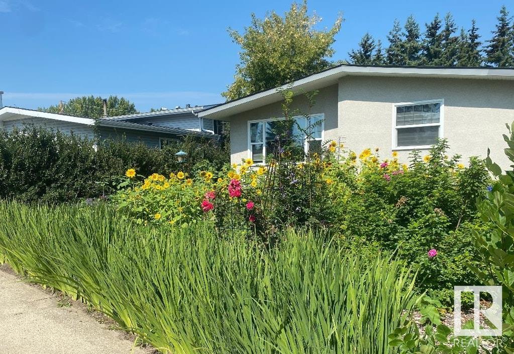Property at 5007 55 AV image 2
