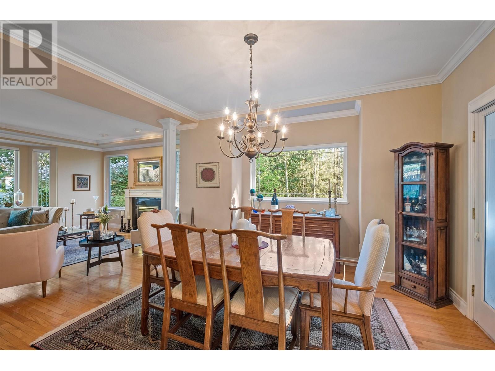 4905 Chalet Place, North Vancouver, British Columbia  V7R 4X4 - Photo 6 - R2993226