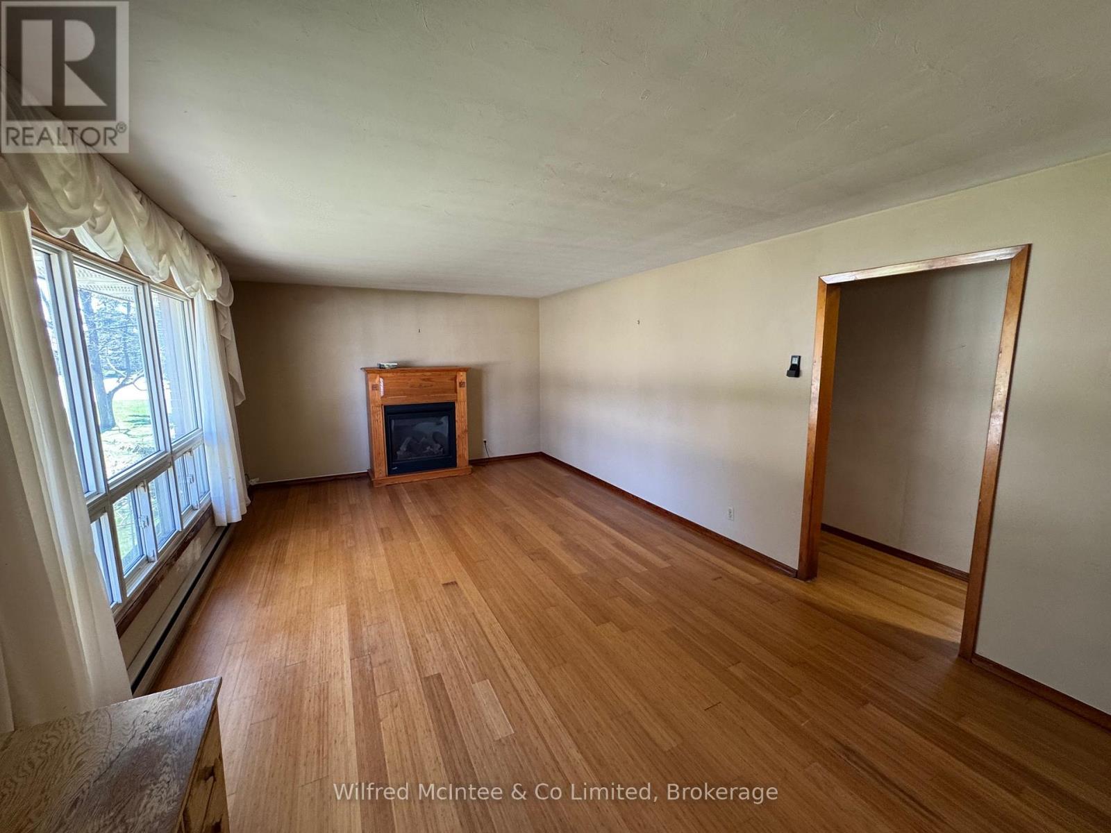 19 Absalom Street E, South Bruce, Ontario  N0G 2J0 - Photo 5 - X12098401