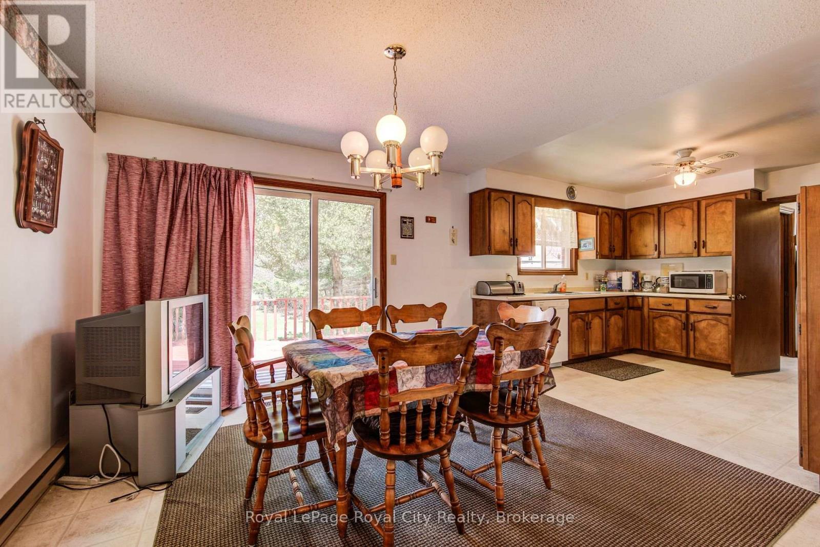 122 Side Road 18 Road, Centre Wellington, Ontario  N1M 2W3 - Photo 17 - X12098440