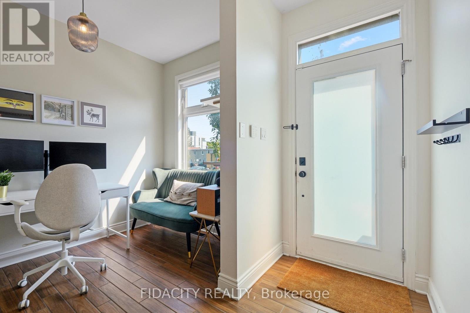 Property at 288 CAMBRIDGE STREET N image 4