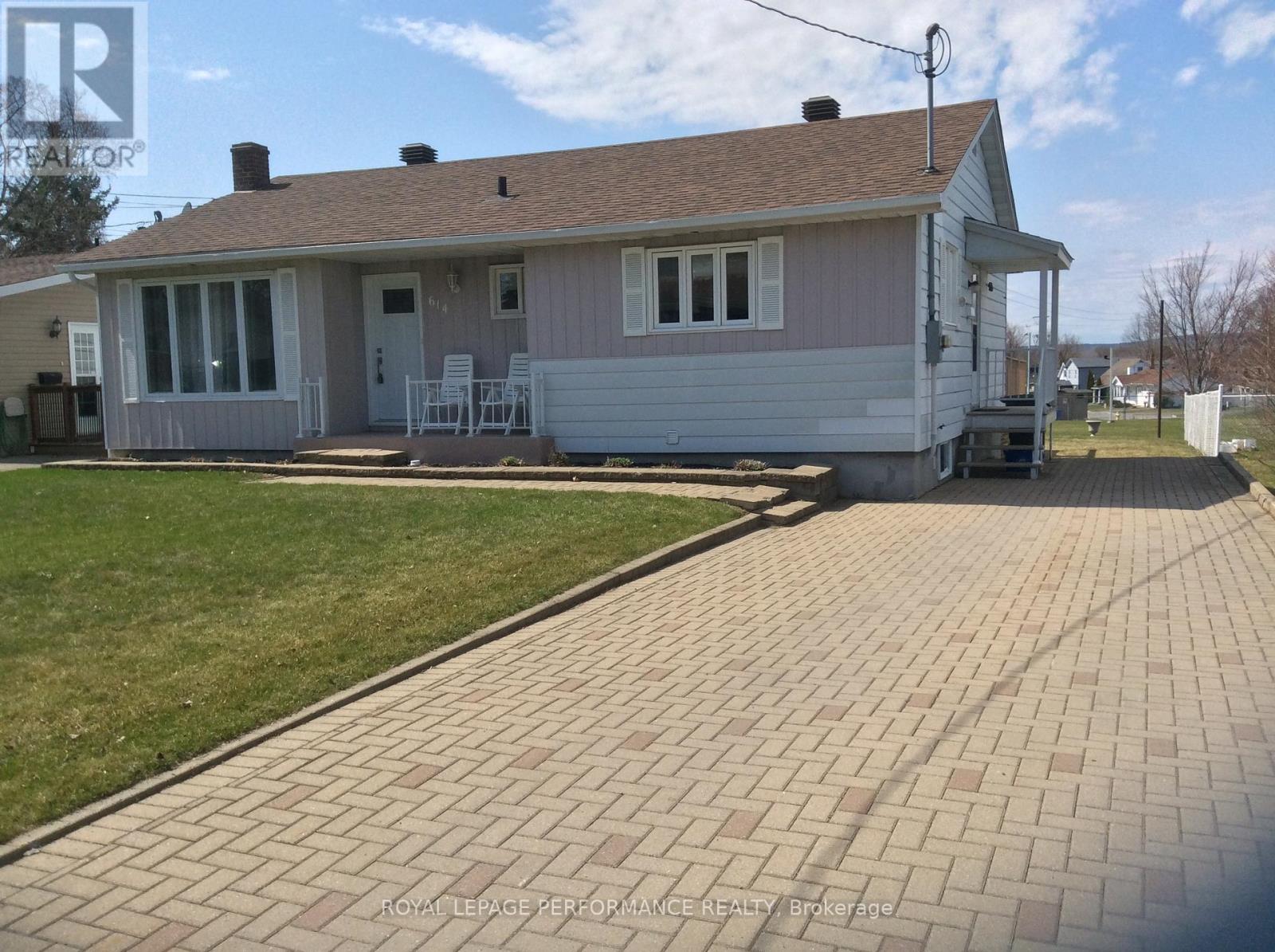 614 Montcalm Street, Hawkesbury, Ontario  K6A 1V3 - Photo 1 - X12097949