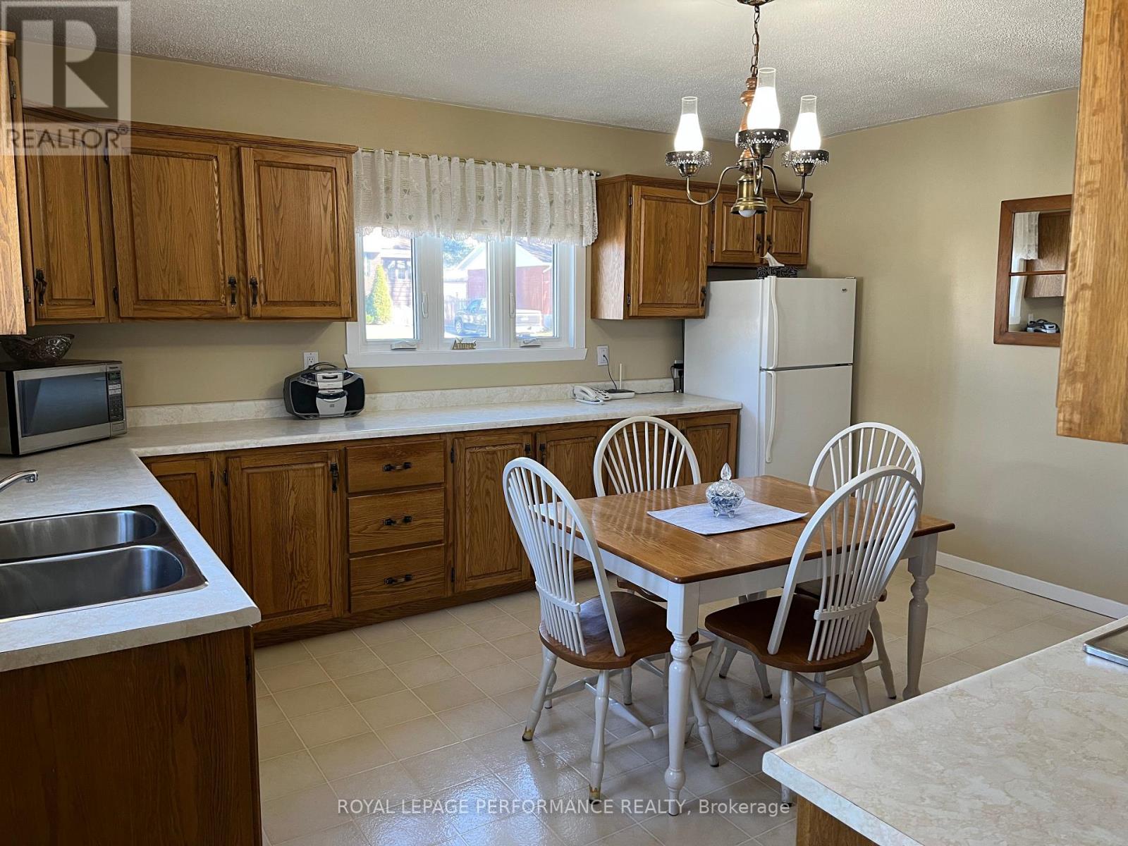 614 Montcalm Street, Hawkesbury, Ontario  K6A 1V3 - Photo 6 - X12097949