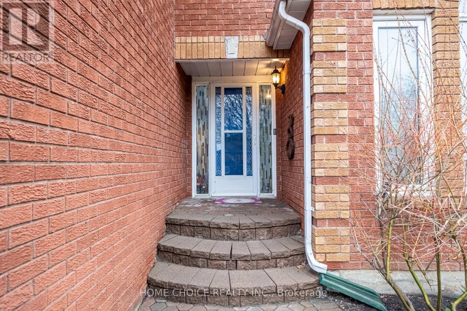 27 Doncaster Crescent, Clarington, Ontario  L1B 1E8 - Photo 2 - E12098420