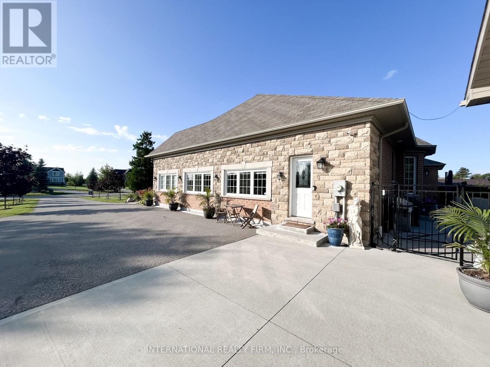 7 Wolford Court, Georgina, Ontario  L4P 0B1 - Photo 8 - N11955293