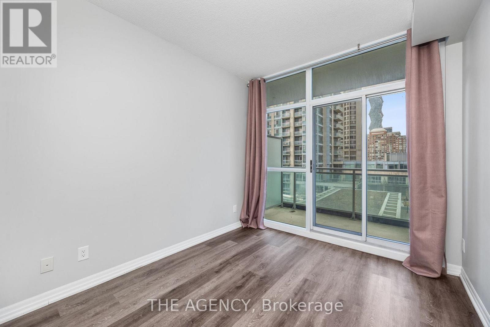 911 - 223 Webb Drive, Mississauga, Ontario  L5B 0E8 - Photo 12 - W12098377
