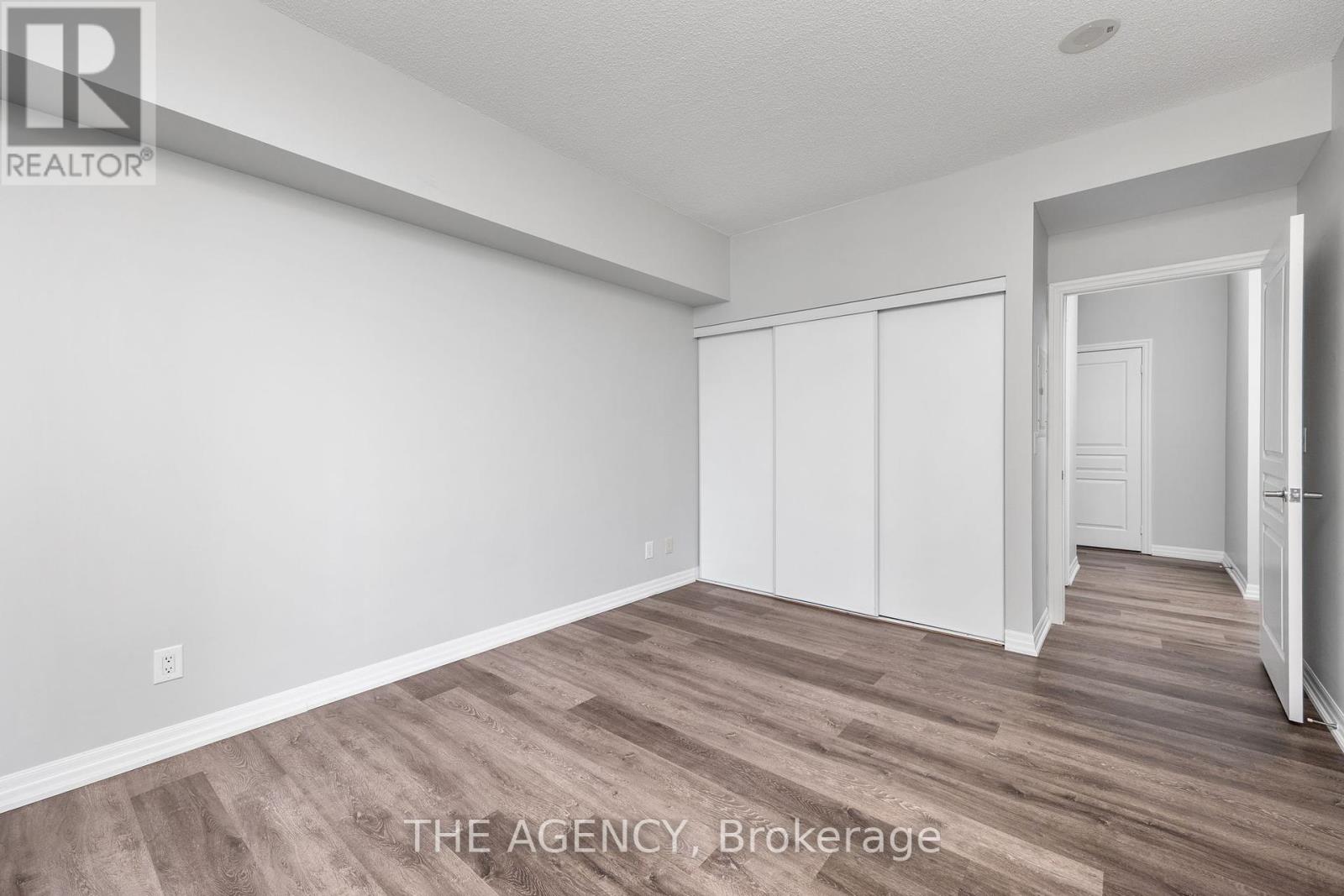 911 - 223 Webb Drive, Mississauga, Ontario  L5B 0E8 - Photo 15 - W12098377