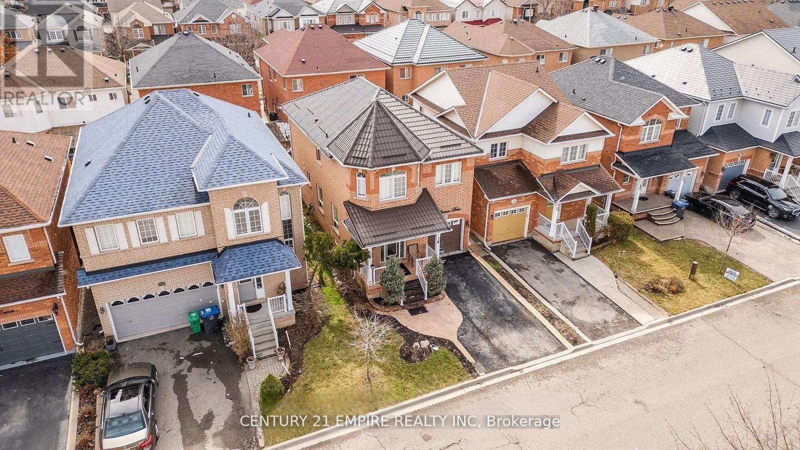 21 Spencer Drive, Brampton, Ontario  L7A 2A2 - Photo 2 - W12098382