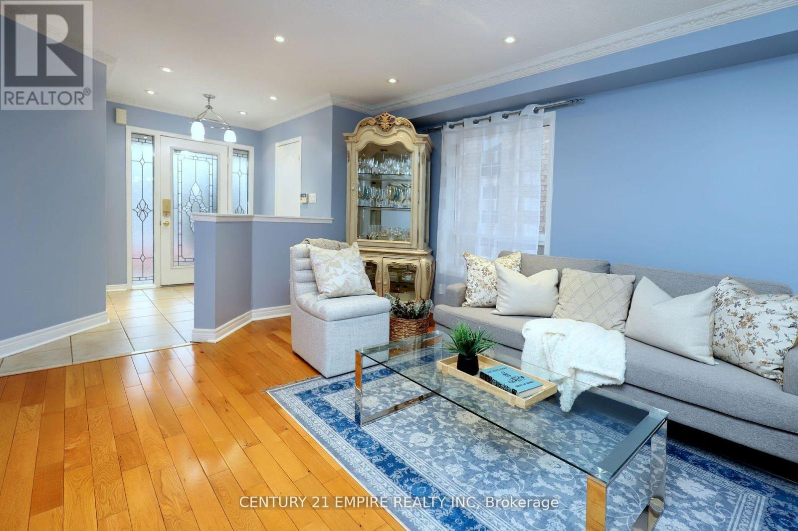 21 Spencer Drive, Brampton, Ontario  L7A 2A2 - Photo 4 - W12098382