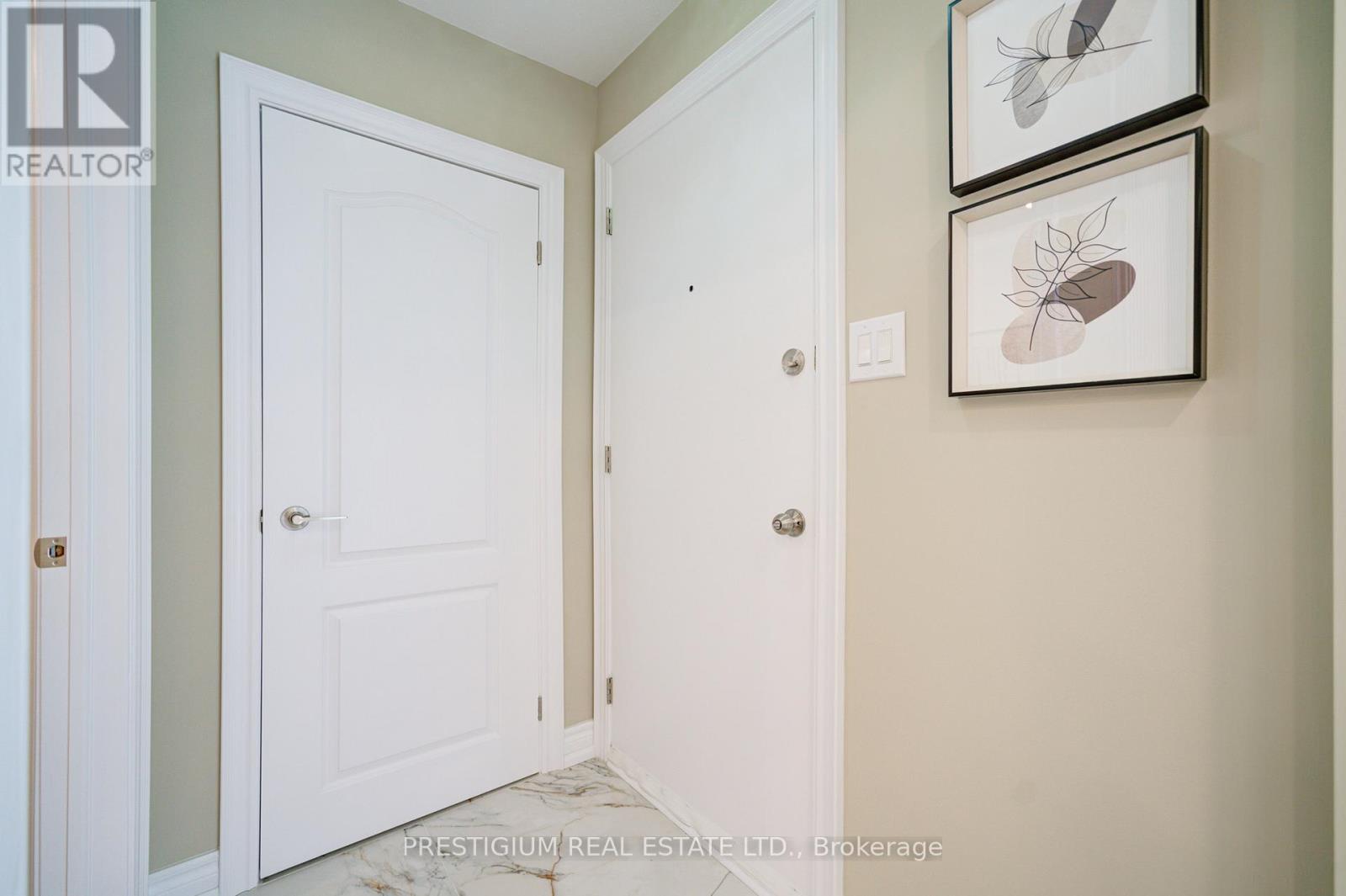 6 Willis Drive, Brampton, Ontario  L6W 1A9 - Photo 7 - W12098413