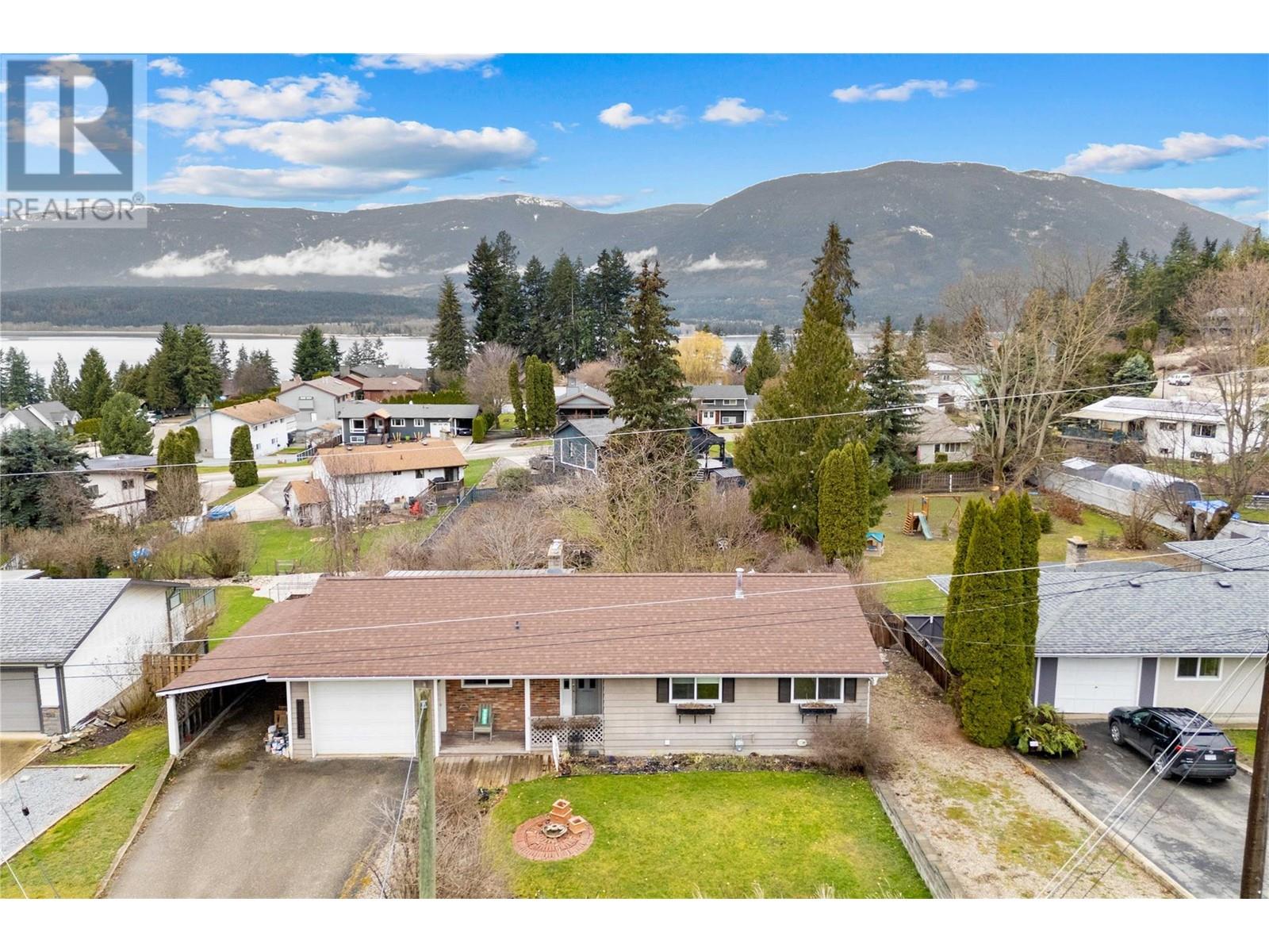 5091 Lakeshore Road NE, Salmon Arm, British Columbia