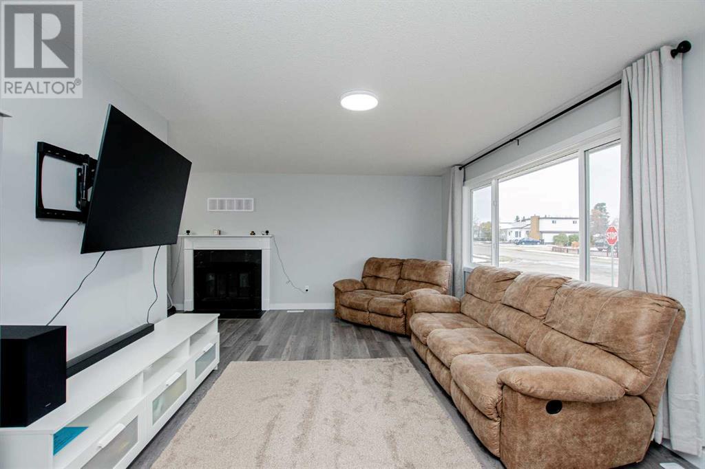 Property at 4901 51 Street image 5