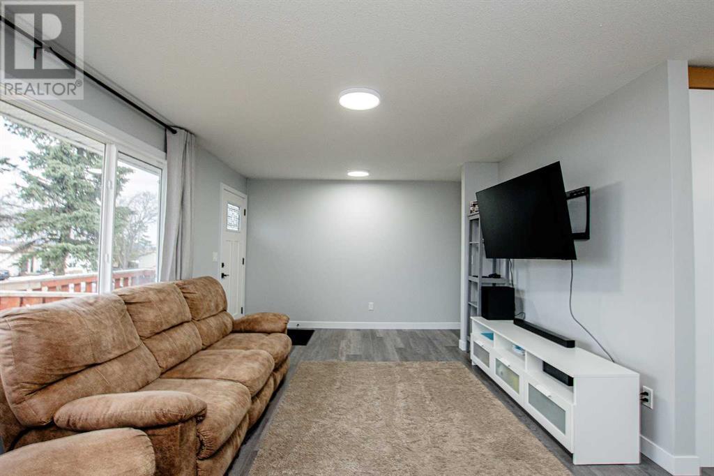 Property at 4901 51 Street image 3