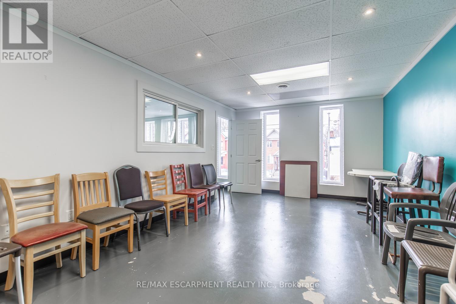 176 Mary Street, Hamilton, Ontario  L8L 4V8 - Photo 11 - X12032167