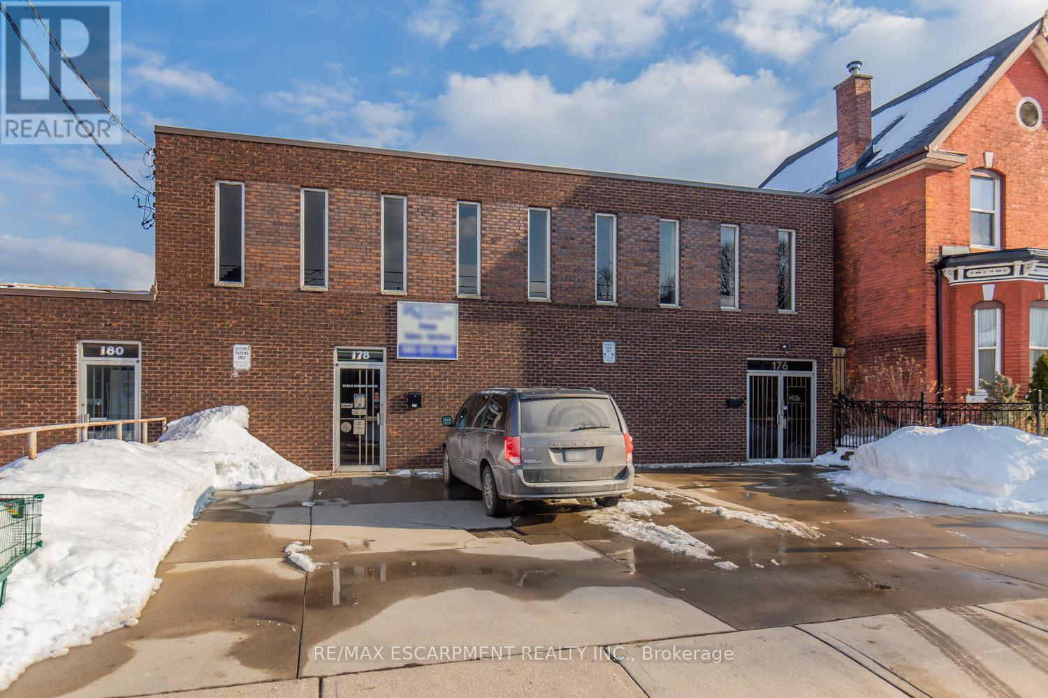 176 Mary Street, Hamilton, Ontario  L8L 4V8 - Photo 2 - X12032167