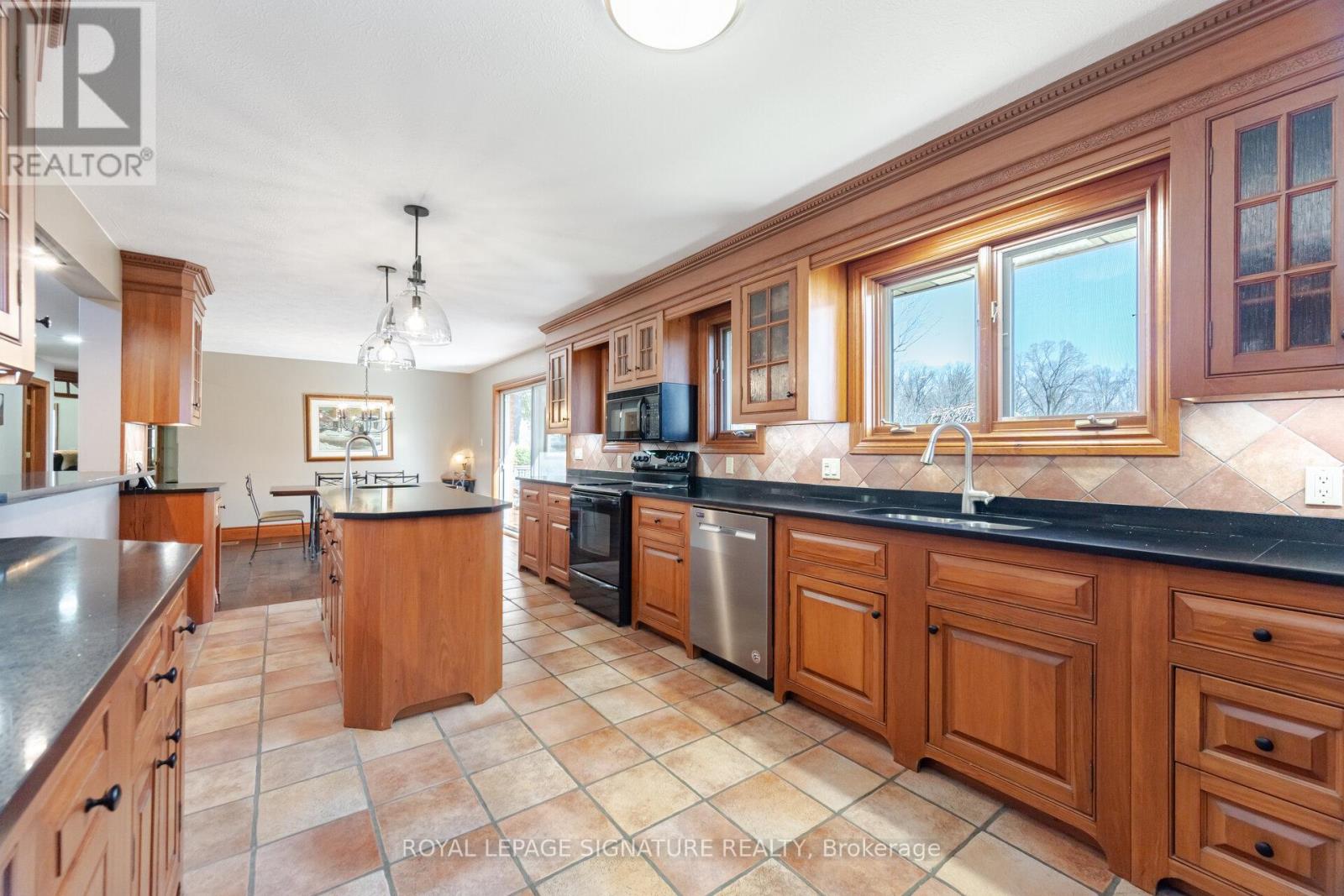 587 Hillcrest Road, Norfolk, Ontario  N3Y 4K1 - Photo 12 - X12091513